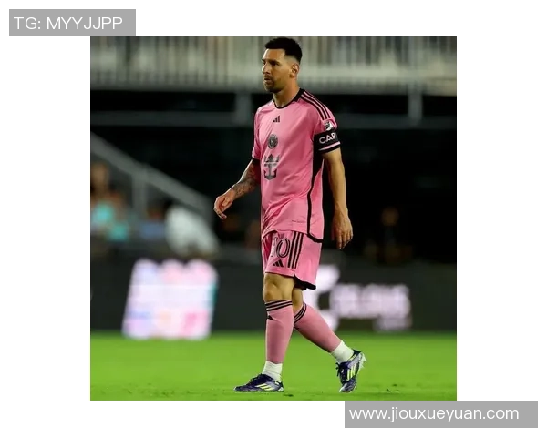 球星送足球鞋背后的故事是谁在默默奉献和支持 球星送足球鞋背后的故事是谁在默默奉献和支持