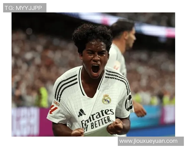 足球巨星辫子造型惊艳亮相赛场引发球迷热议与模仿潮流